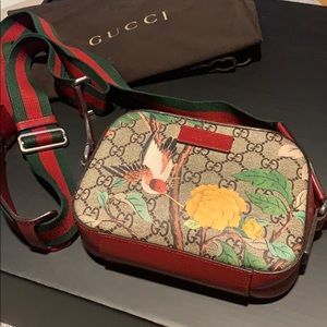 GUCCI Crossbody Monogram GG Supreme Tian Mini Red